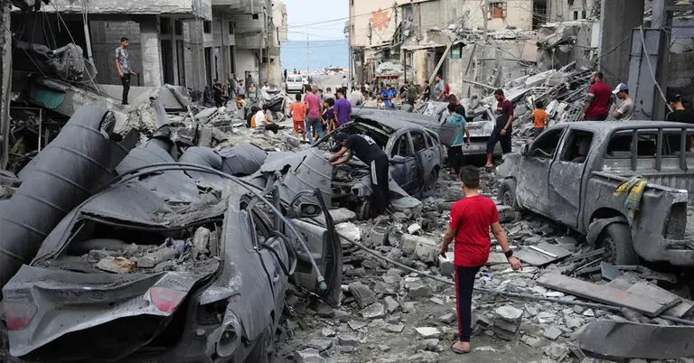 ইসরাইলি হামলায় ক্ষতিগ্রস্ত গাজা